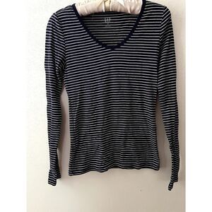 Gap striped Women’s BLK Essential Tee - Size xS - Soft & Flattering Mom Staple